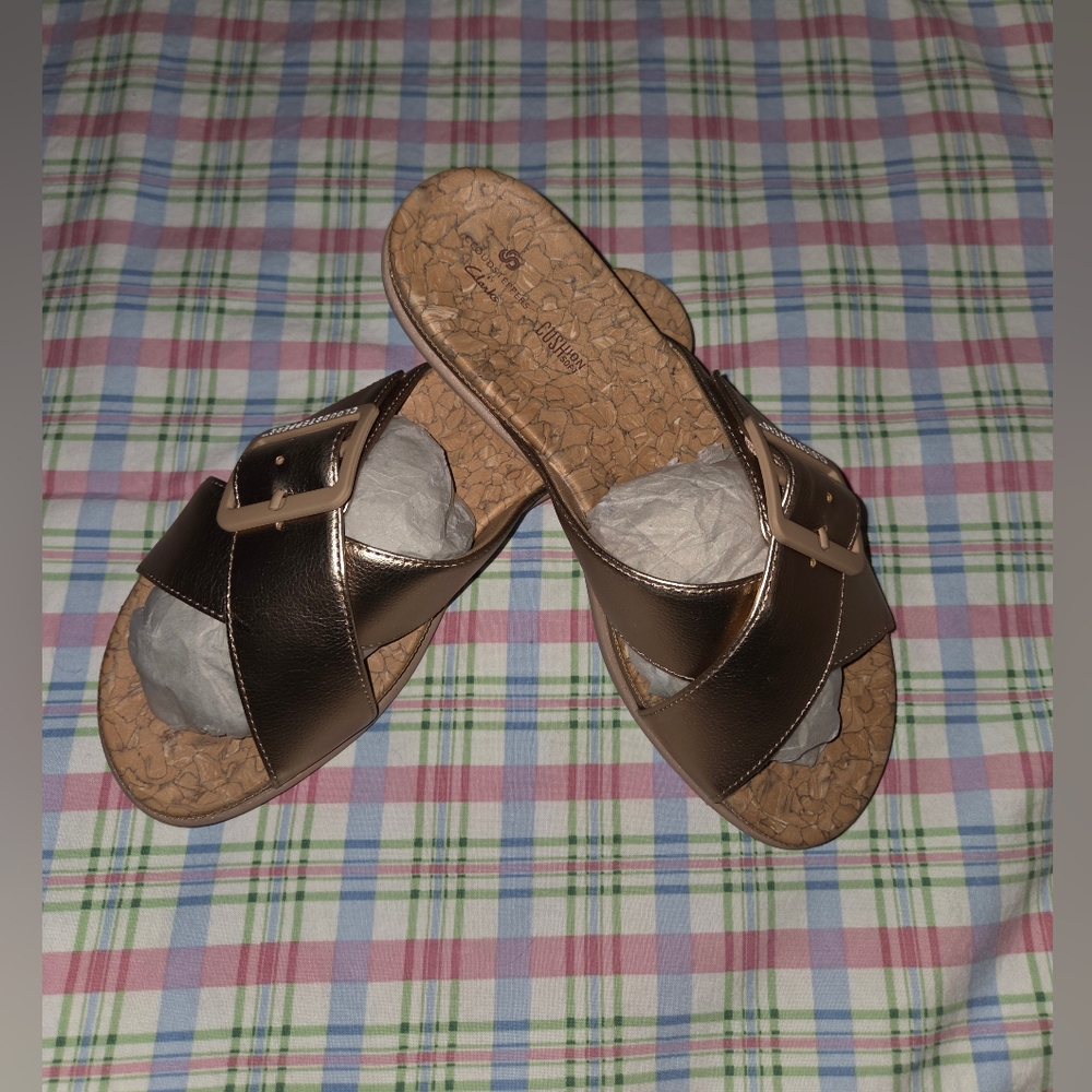 NEW Clarks Step June Shell Sandal in Rose Gold Women’s Size 8